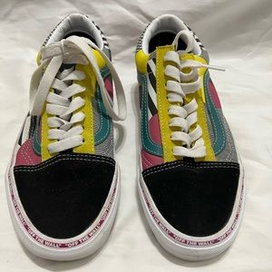 Low Top multicolored VANS. Great condition.